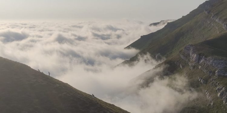 El eclipse deja una Cantabria a oscuras, con mejor visibilidad en el sur y nubes en la costa