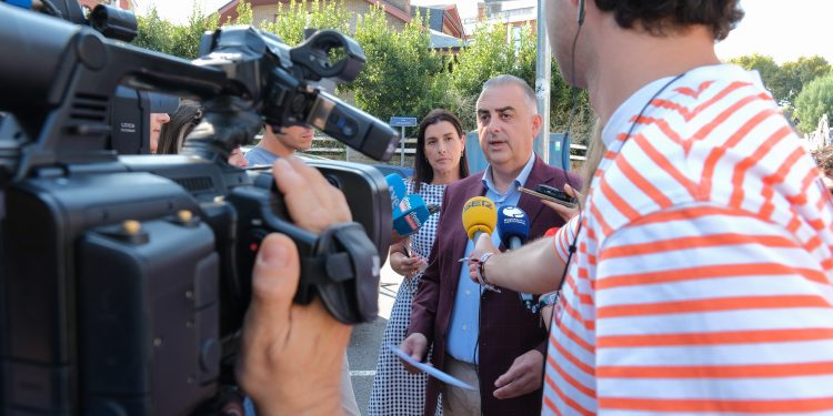 Roberto Media asegura que no se cambiará «ni una sola coma» de la Ley del Suelo pese a las críticas del PRC y el PSOE