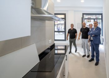 Laredo estrena tres viviendas públicas de alquiler asequible tras convertir dos locales cerrados más de una década